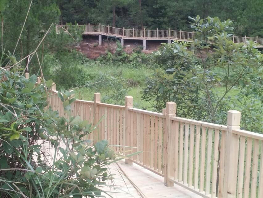 重庆防腐木栏杆加工